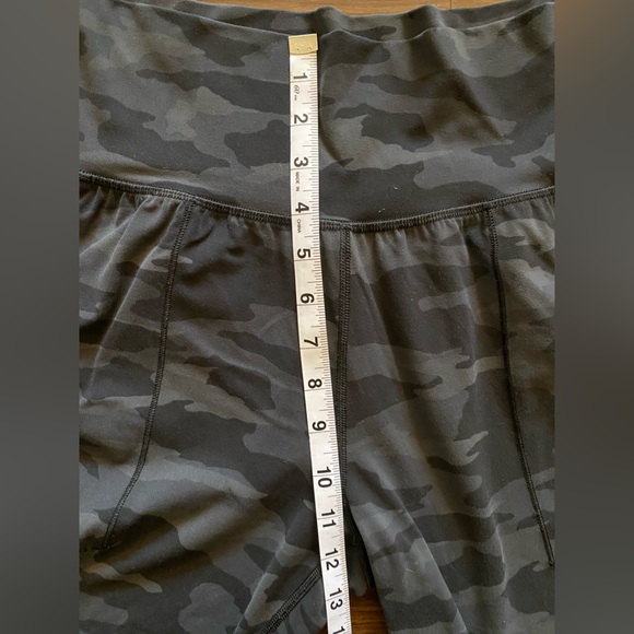 ATHLETA Salutation Camo Jogger Powervita Black Gray Women’s Size Small - Picture 10 of 10